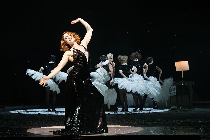 Cabaret im Resi: Vassilissa Reznikoff, Thomas_Hauser, Vincent Glander sowie KitKat Girls &Boys (&copy;Foto: Monika Rittershaus) 